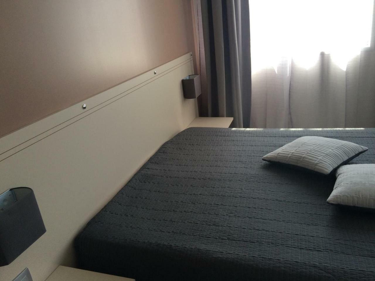 La Caroline Hotel Corbie Bagian luar foto